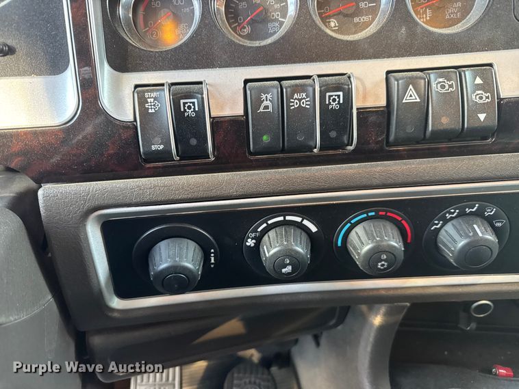 image for item YA1805 2024 Kenworth T800 vacuum truck