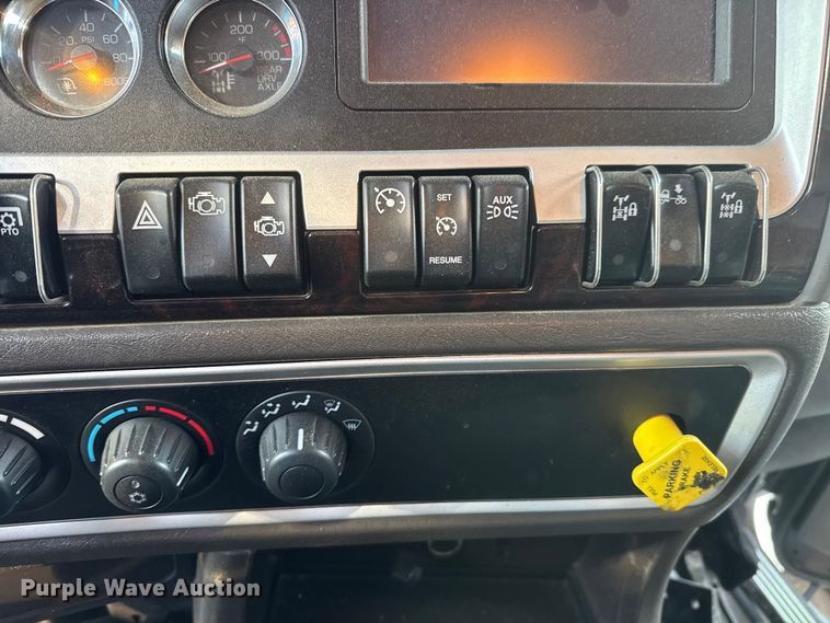 image for item YA1805 2024 Kenworth T800 vacuum truck