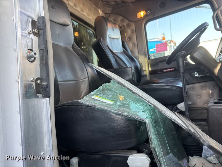 image for item YA1805 2024 Kenworth T800 vacuum truck