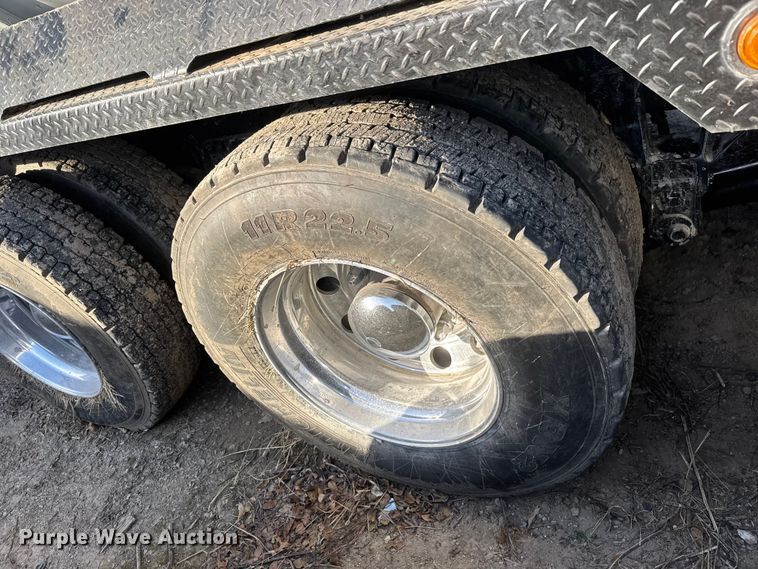 image for item YA1805 2024 Kenworth T800 vacuum truck