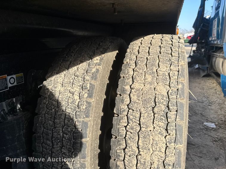 image for item YA1805 2024 Kenworth T800 vacuum truck