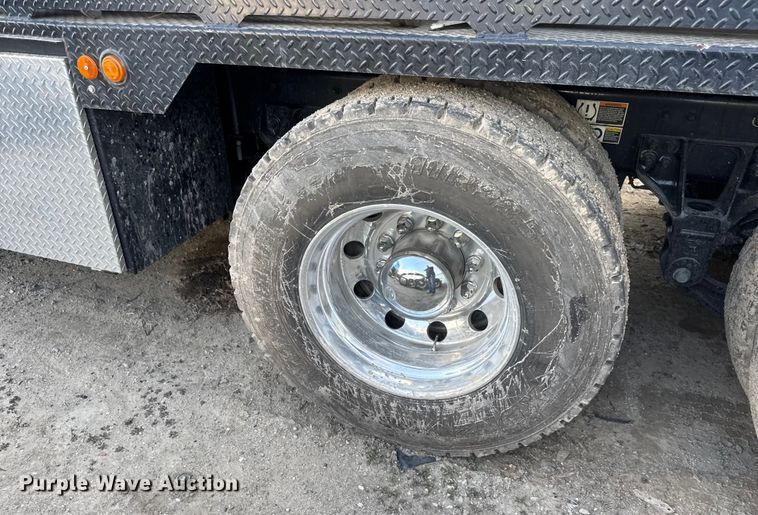 image for item YA1805 2024 Kenworth T800 vacuum truck