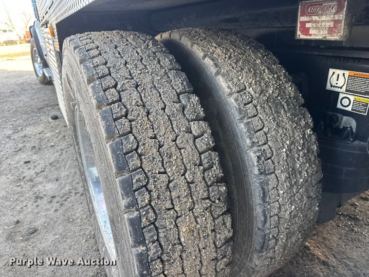 image for item YA1805 2024 Kenworth T800 vacuum truck