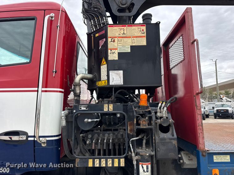 image for item YA1853 2017 Kenworth T880 crane truck