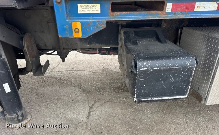 image for item YA1853 2017 Kenworth T880 crane truck