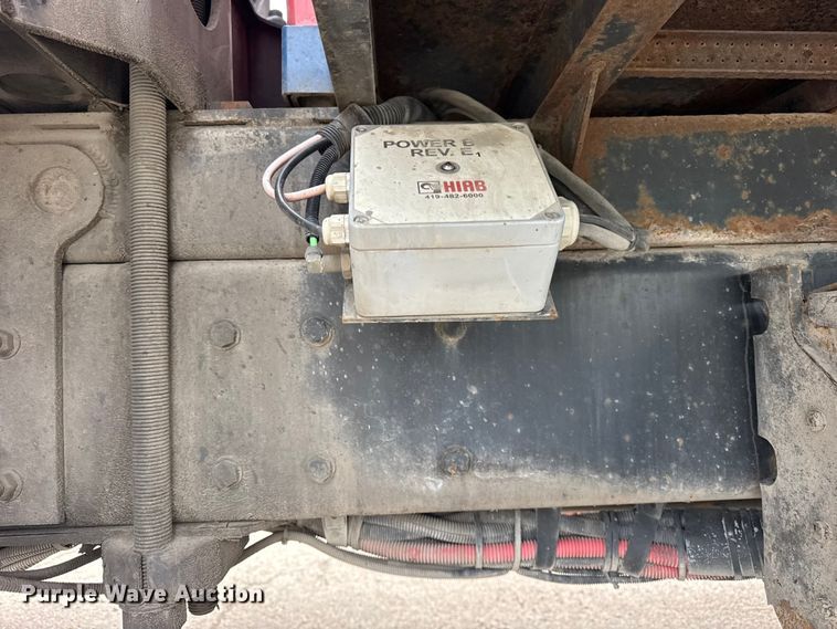 image for item YA1853 2017 Kenworth T880 crane truck