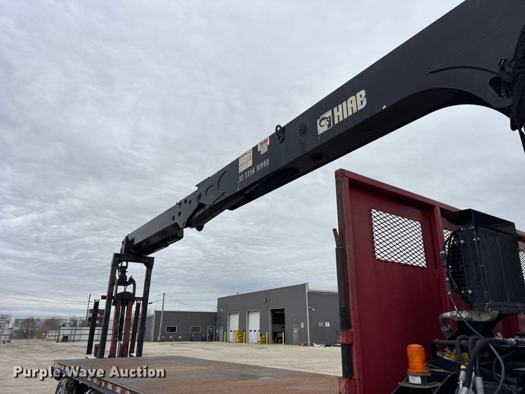 image for item YA1853 2017 Kenworth T880 crane truck