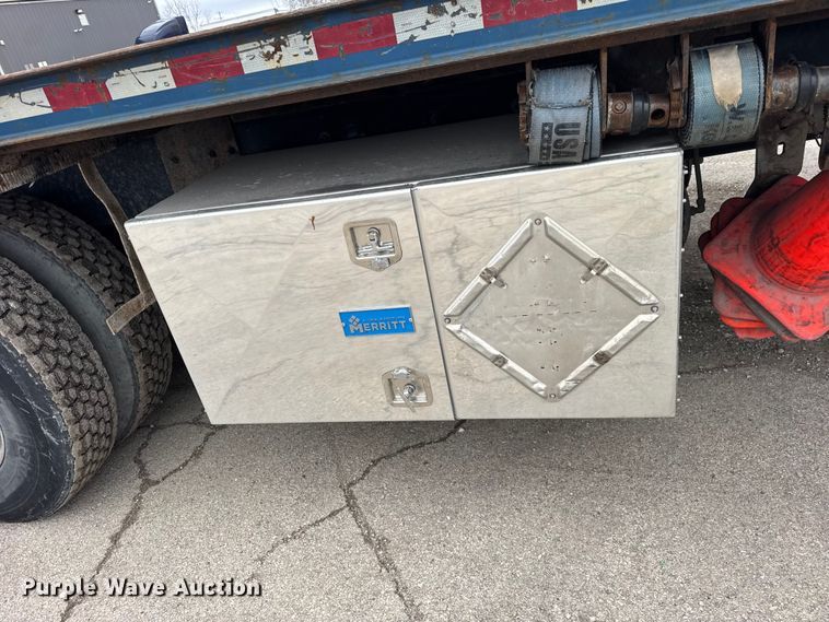 image for item YA1853 2017 Kenworth T880 crane truck