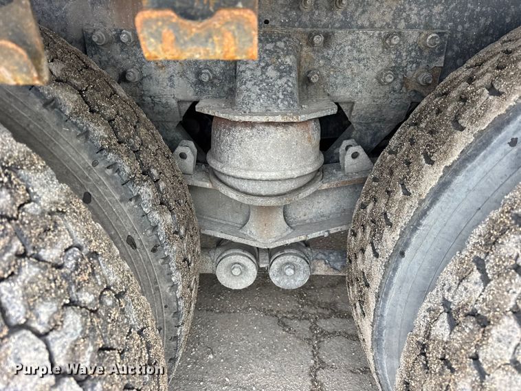 image for item YA1853 2017 Kenworth T880 crane truck