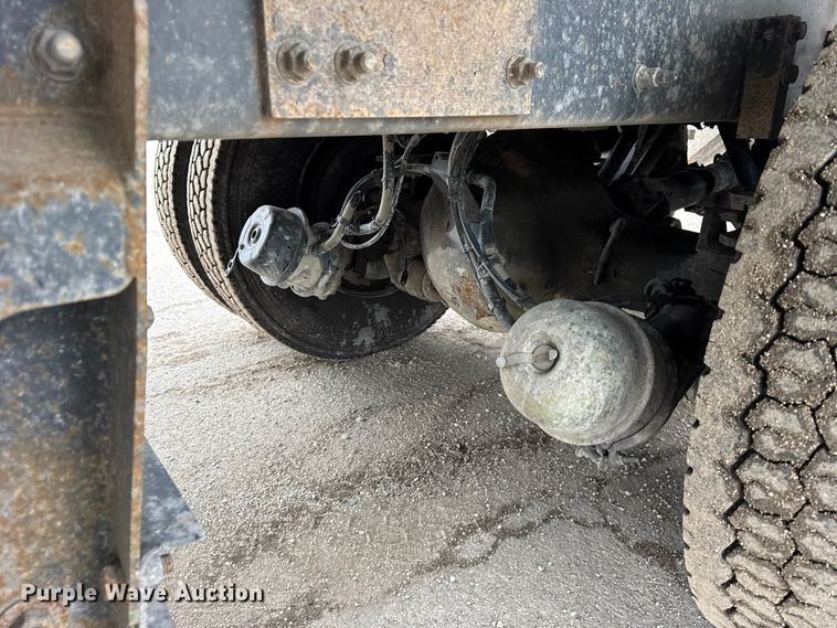 image for item YA1853 2017 Kenworth T880 crane truck