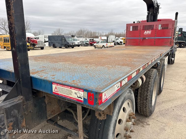 image for item YA1853 2017 Kenworth T880 crane truck