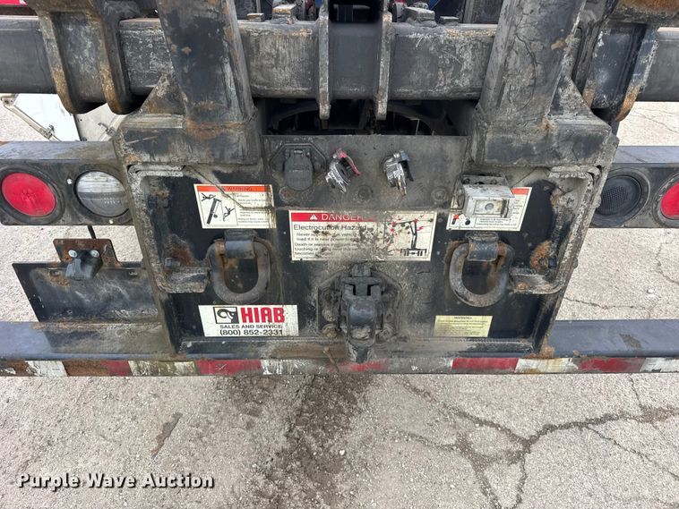 image for item YA1853 2017 Kenworth T880 crane truck