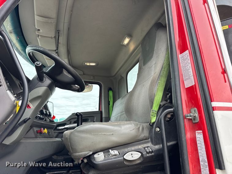 image for item YA1853 2017 Kenworth T880 crane truck