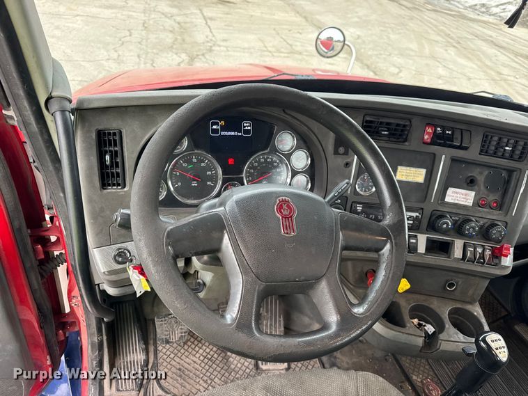 image for item YA1853 2017 Kenworth T880 crane truck