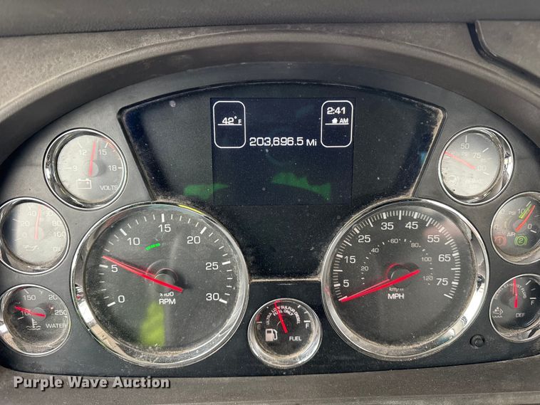 image for item YA1853 2017 Kenworth T880 crane truck