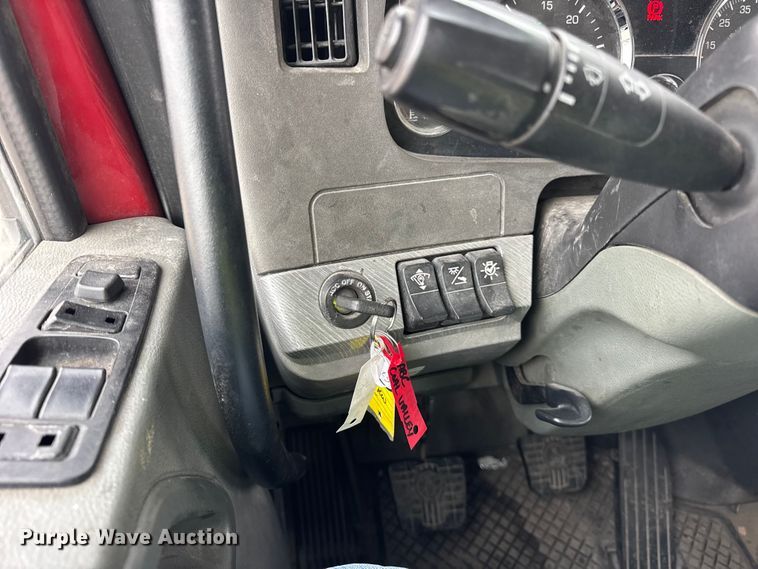 image for item YA1853 2017 Kenworth T880 crane truck