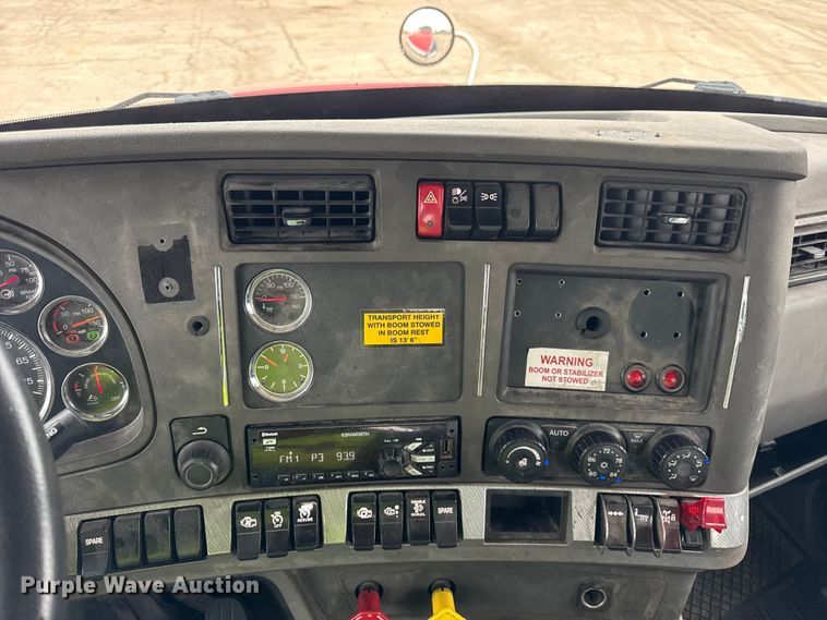 image for item YA1853 2017 Kenworth T880 crane truck