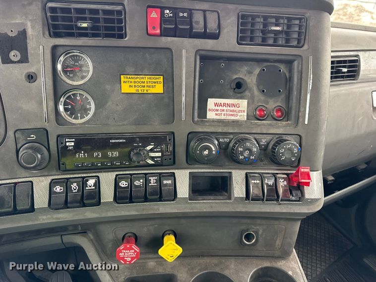 image for item YA1853 2017 Kenworth T880 crane truck