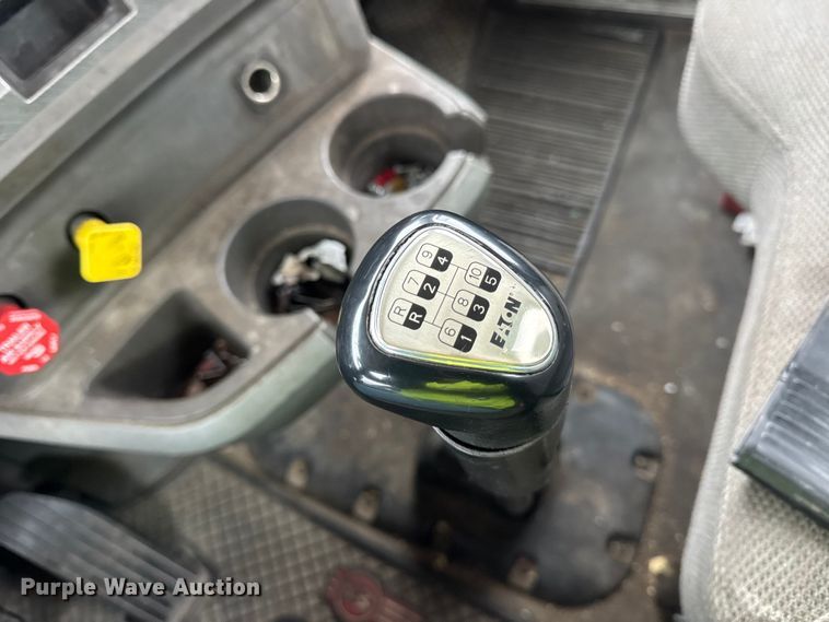 image for item YA1853 2017 Kenworth T880 crane truck