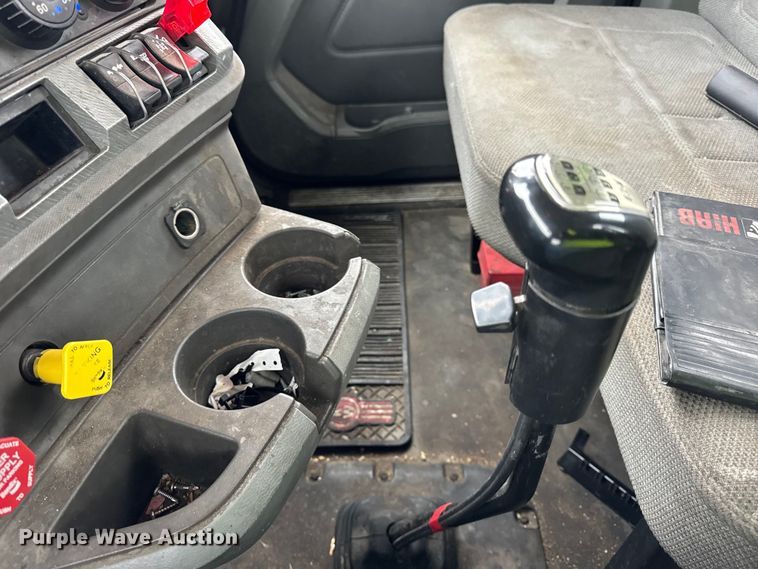 image for item YA1853 2017 Kenworth T880 crane truck