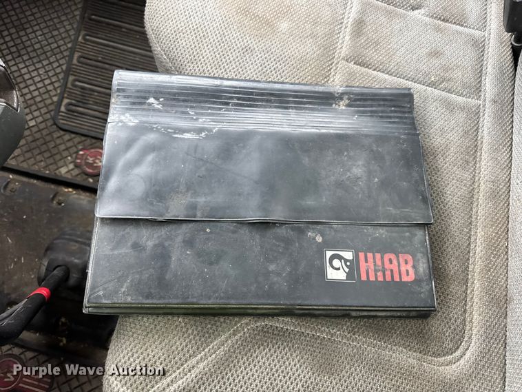 image for item YA1853 2017 Kenworth T880 crane truck