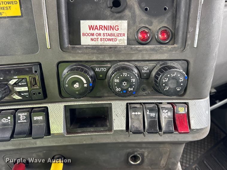 image for item YA1853 2017 Kenworth T880 crane truck