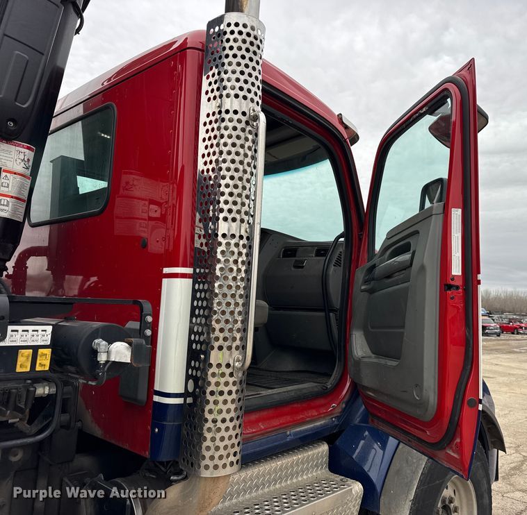 image for item YA1853 2017 Kenworth T880 crane truck