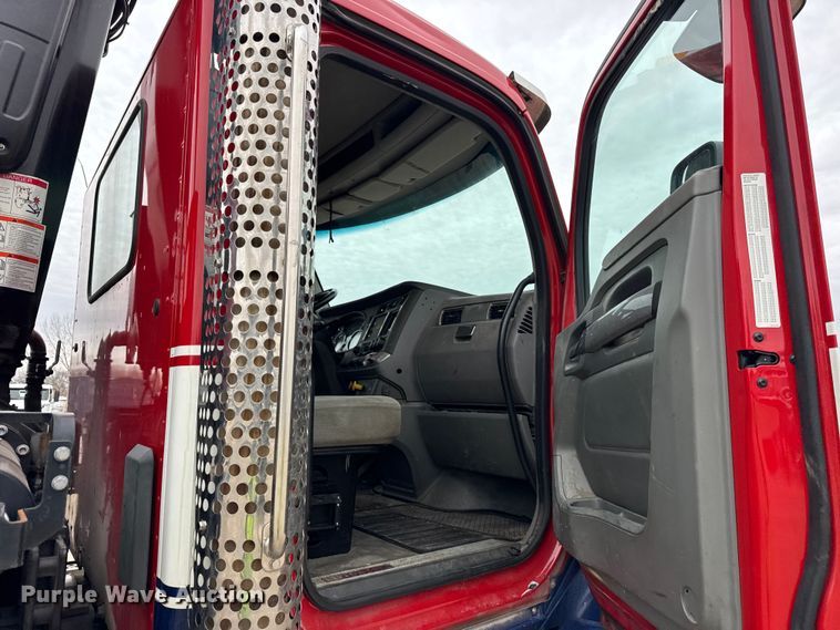 image for item YA1853 2017 Kenworth T880 crane truck