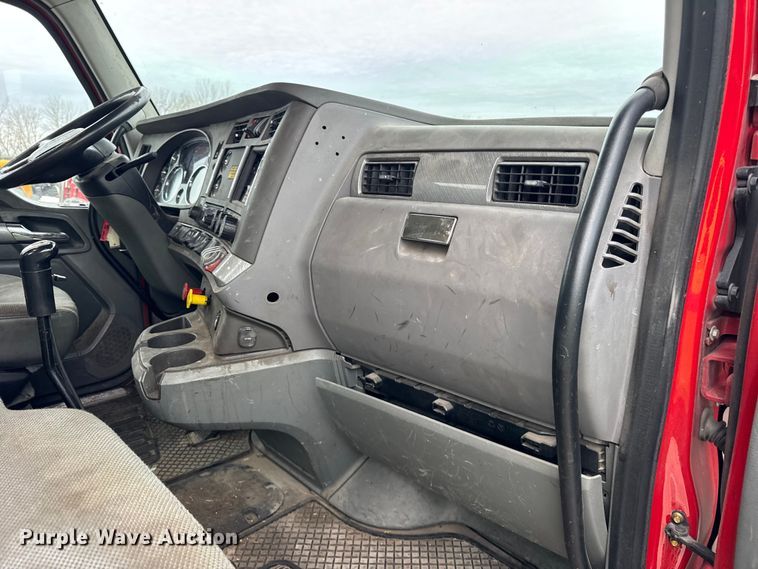 image for item YA1853 2017 Kenworth T880 crane truck