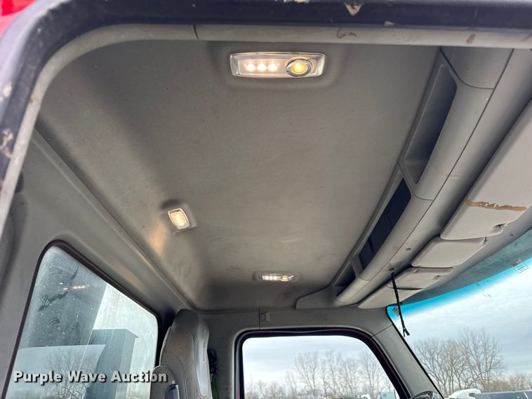 image for item YA1853 2017 Kenworth T880 crane truck