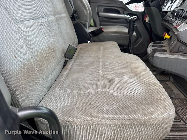 image for item YA1853 2017 Kenworth T880 crane truck