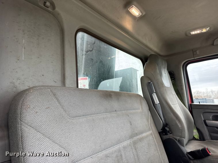 image for item YA1853 2017 Kenworth T880 crane truck