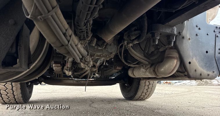 image for item YA1853 2017 Kenworth T880 crane truck