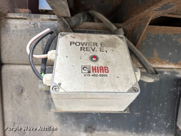 image for item YA1853 2017 Kenworth T880 crane truck