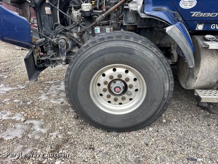 image for item YA1853 2017 Kenworth T880 crane truck