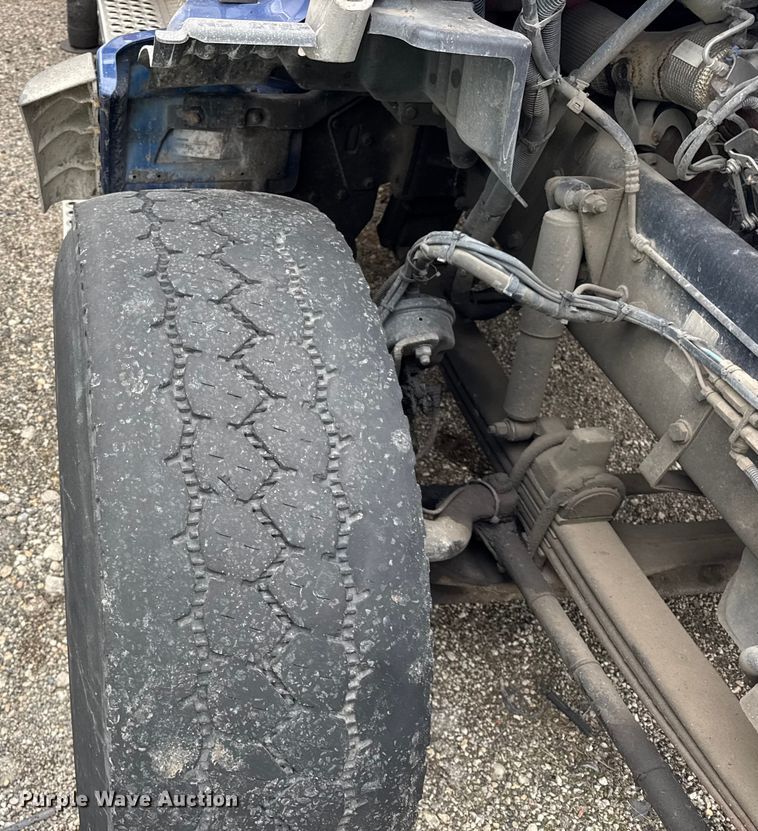 image for item YA1853 2017 Kenworth T880 crane truck