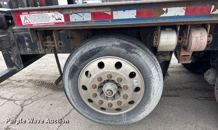 image for item YA1853 2017 Kenworth T880 crane truck