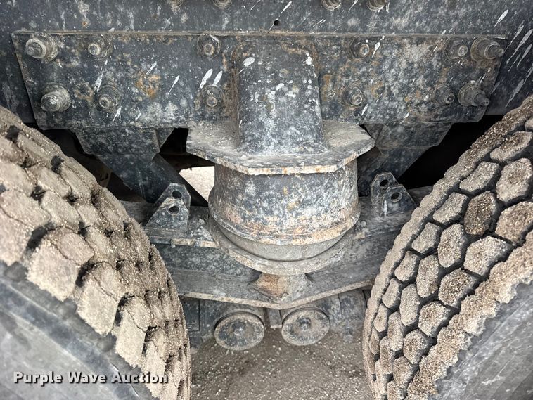 image for item YA1853 2017 Kenworth T880 crane truck