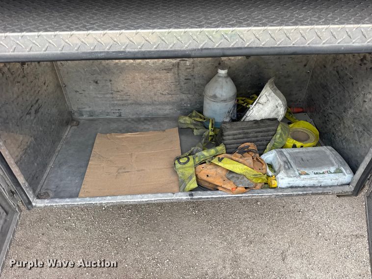 image for item YA1853 2017 Kenworth T880 crane truck