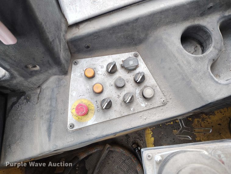 image for item DT0832 2019 Bomag BC 473-4 landfill compactor