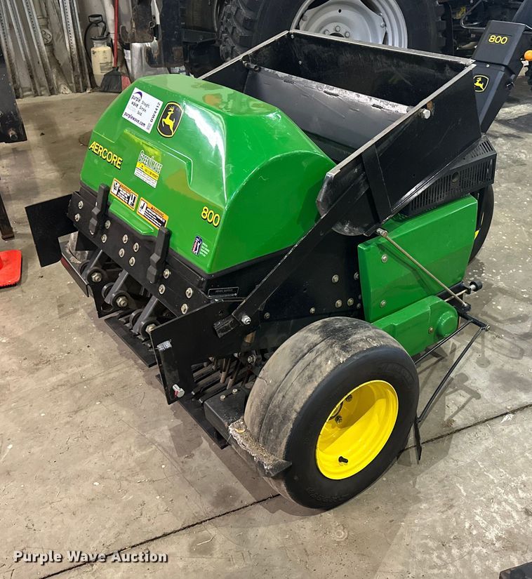 image for item DW4412 John Deere 800 Aercore aerator 
