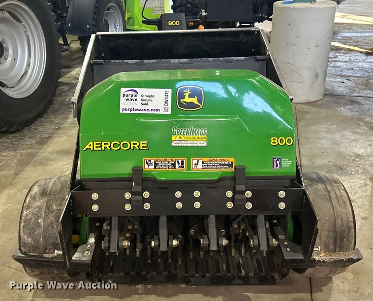 image for item DW4412 John Deere 800 Aercore aerator 