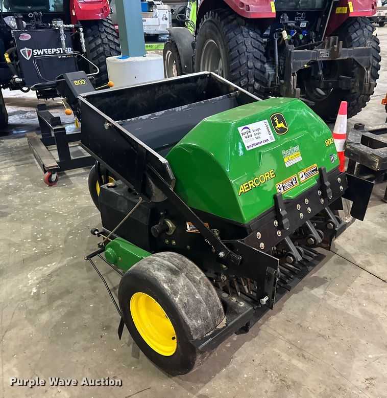 image for item DW4412 John Deere 800 Aercore aerator 