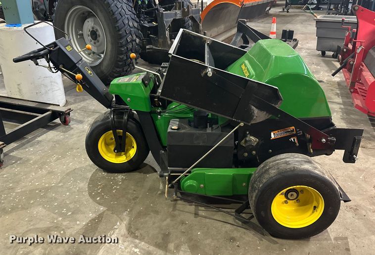 image for item DW4412 John Deere 800 Aercore aerator 