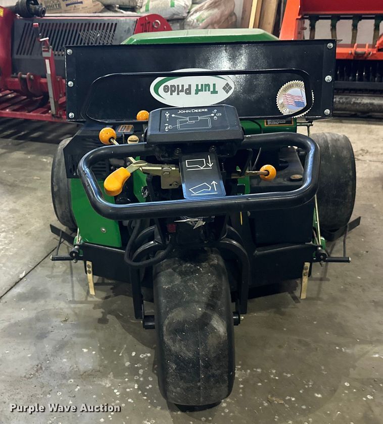 image for item DW4412 John Deere 800 Aercore aerator 