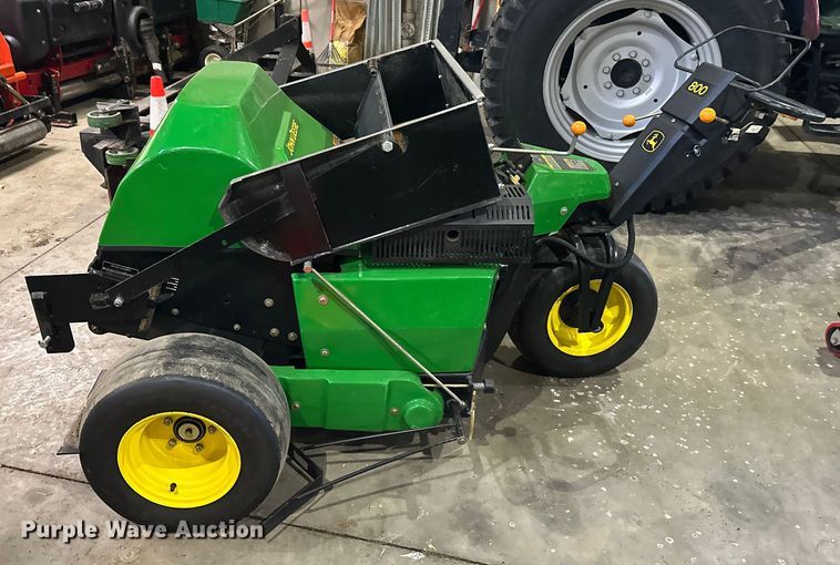 image for item DW4412 John Deere 800 Aercore aerator 