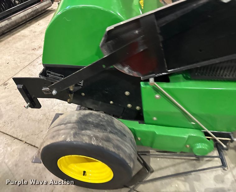 image for item DW4412 John Deere 800 Aercore aerator 