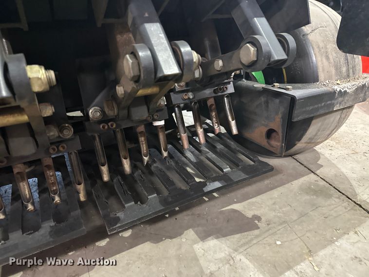 image for item DW4412 John Deere 800 Aercore aerator 