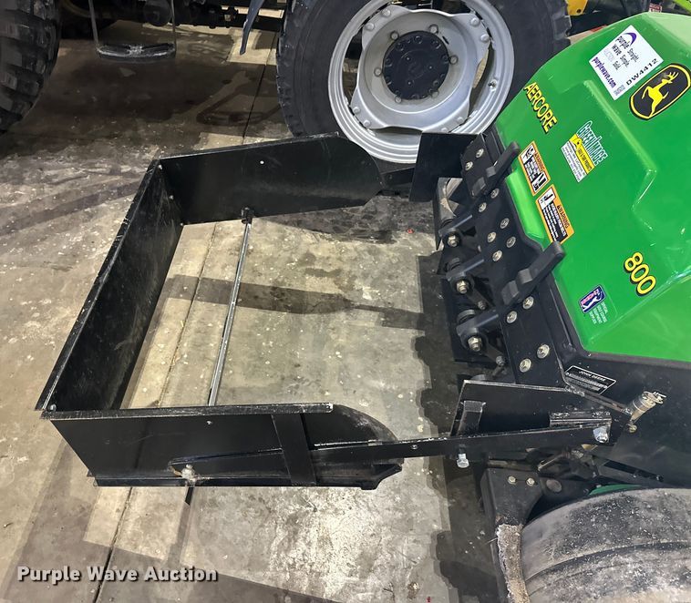 image for item DW4412 John Deere 800 Aercore aerator 