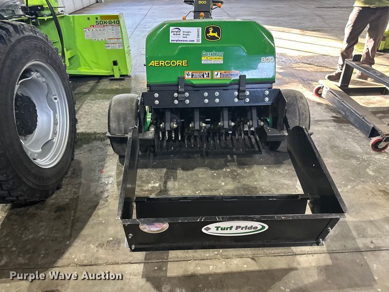 image for item DW4412 John Deere 800 Aercore aerator 